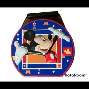 Mickey Mouse Vintage lunch tin: H:7.5;  W:7